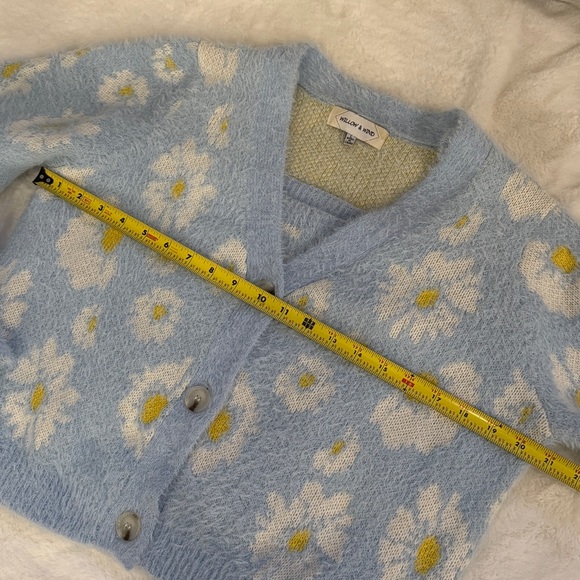 Willow & Wind 2-piece Blue & White Floral Crop Waist Sweater Cardigan Set - Picture 12 of 16